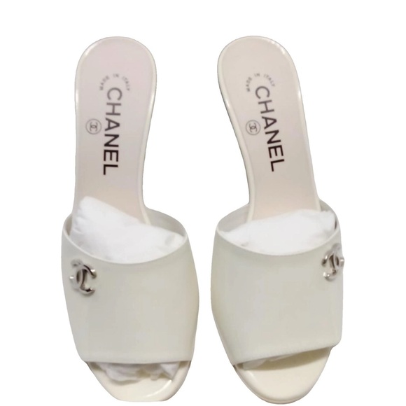 Chanel White Mules with CC Logo and Minimalist Design - Picture 1 of 7